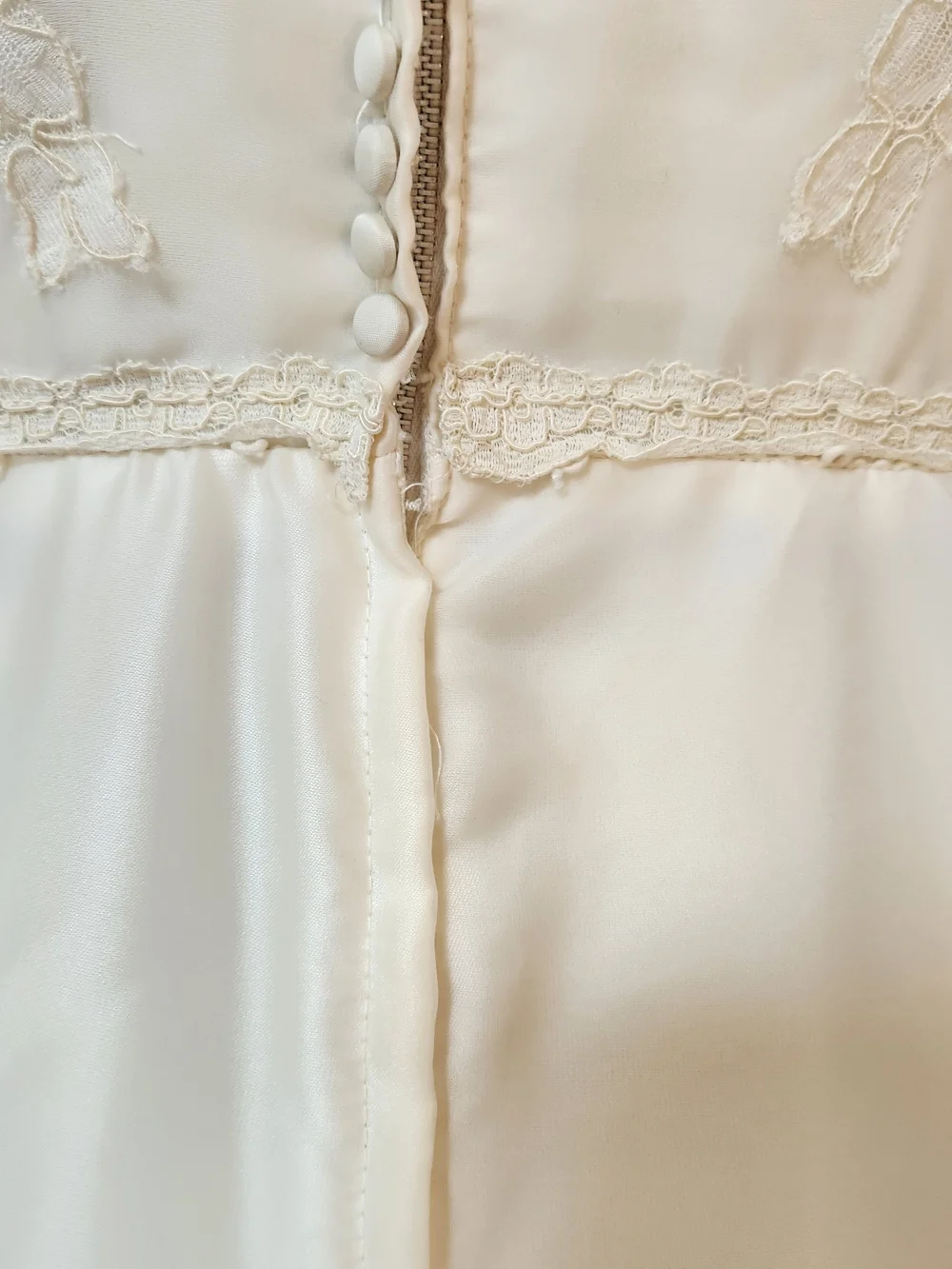✨ Dreamy Vintage 1960s Alfred Angelo "Edythe Vincent" Pearl & Lace Gown ✨ - Picture 7 of 14